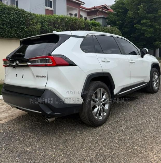 Toyota RAV4 2024 White