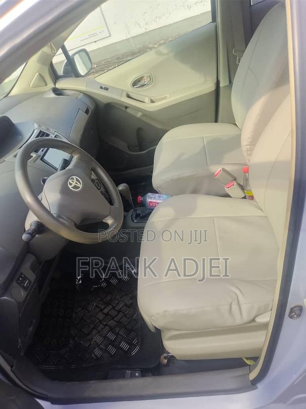 Toyota Vitz 2010 Gray