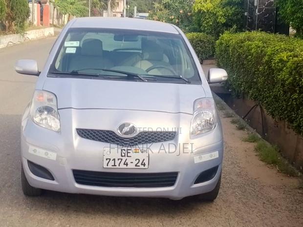 Toyota Vitz 2010 Gray