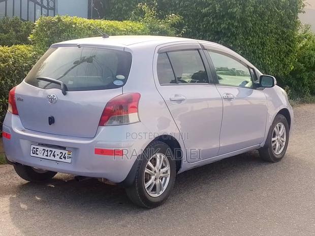 Toyota Vitz 2010 Gray