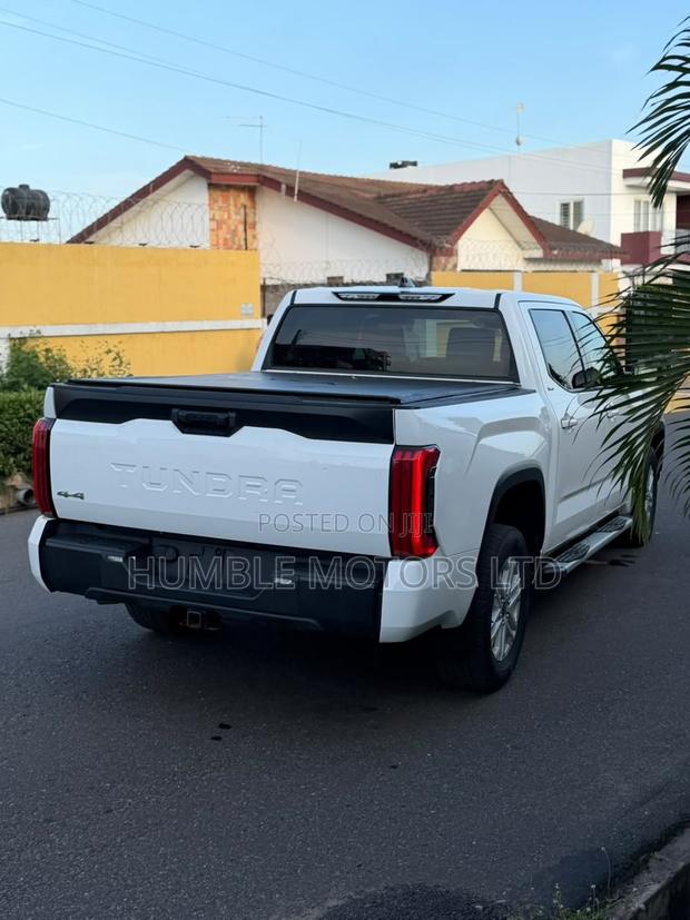 Toyota Tundra 2023 White