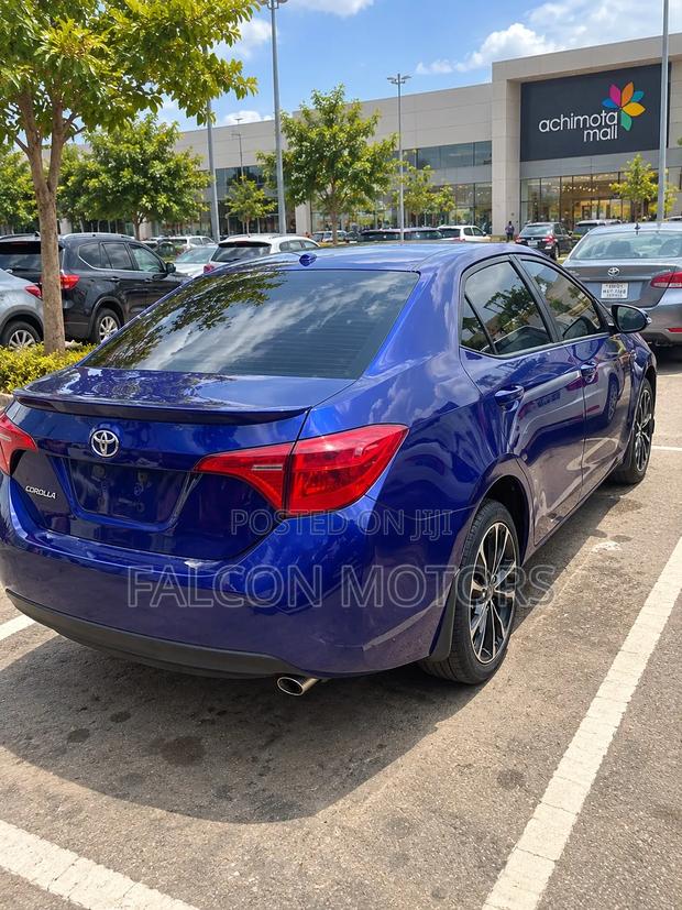 Toyota Corolla SE (1.8L 4cyl 2A) 2018 Blue