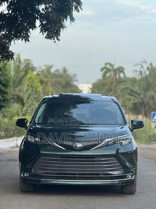 Toyota Sienna Limited 7-Passenger AWD 2021 Blue