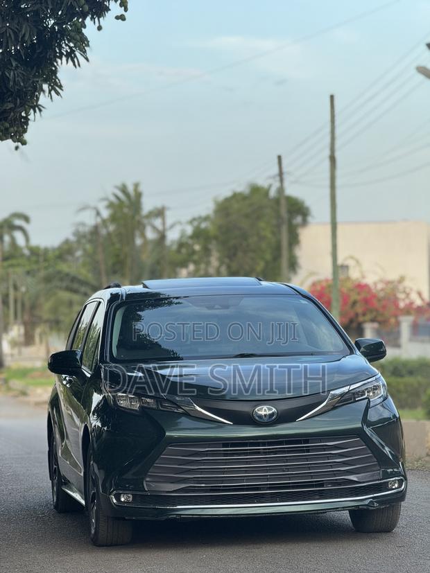 Toyota Sienna Limited 7-Passenger AWD 2021 Blue
