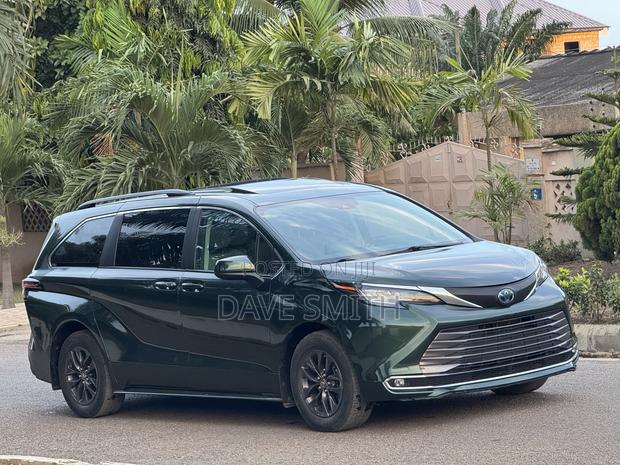 Toyota Sienna Limited 7-Passenger AWD 2021 Blue