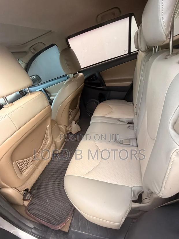 Toyota RAV4 2011 Silver