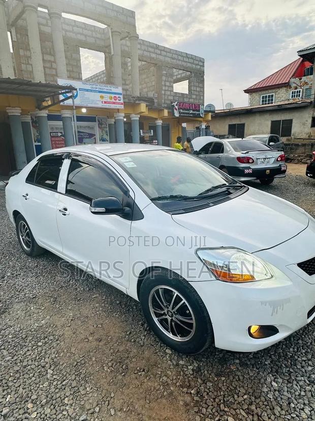Toyota Yaris 2013 White