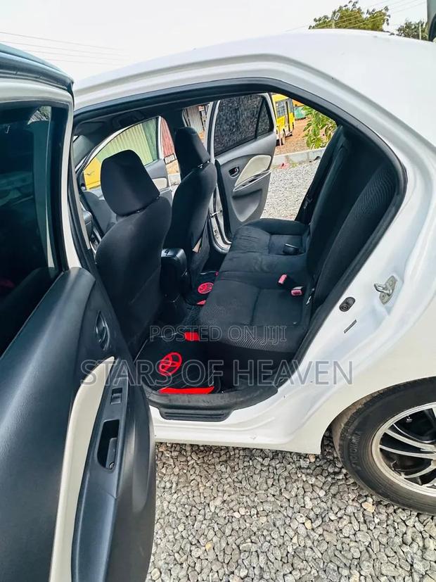 Toyota Yaris 2013 White