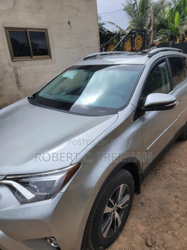 Toyota RAV4 XLE AWD (2.5L 4cyl 6A) 2016 Silver