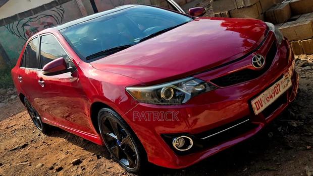 Toyota Camry SE 4dr Sedan (2.5L 4cyl 6A) 2014 Red