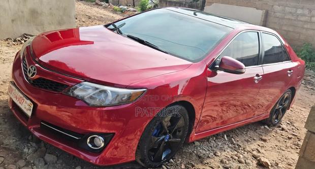 Toyota Camry SE 4dr Sedan (2.5L 4cyl 6A) 2014 Red