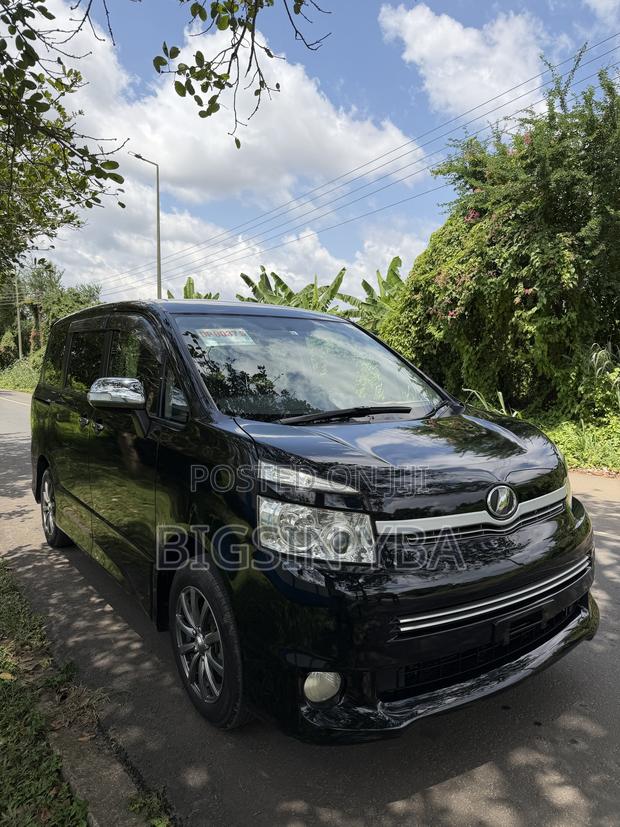 Toyota Voxy X 4WD 8-Seater 2013 Black