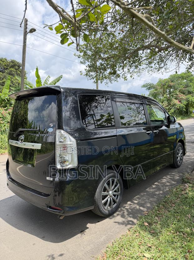Toyota Voxy X 4WD 8-Seater 2013 Black