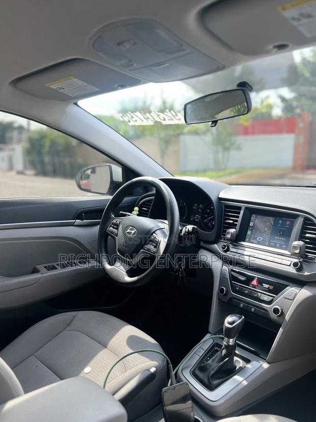 Hyundai Elantra SE Sedan FWD (2.0L 4cyl 6M) 2017 White