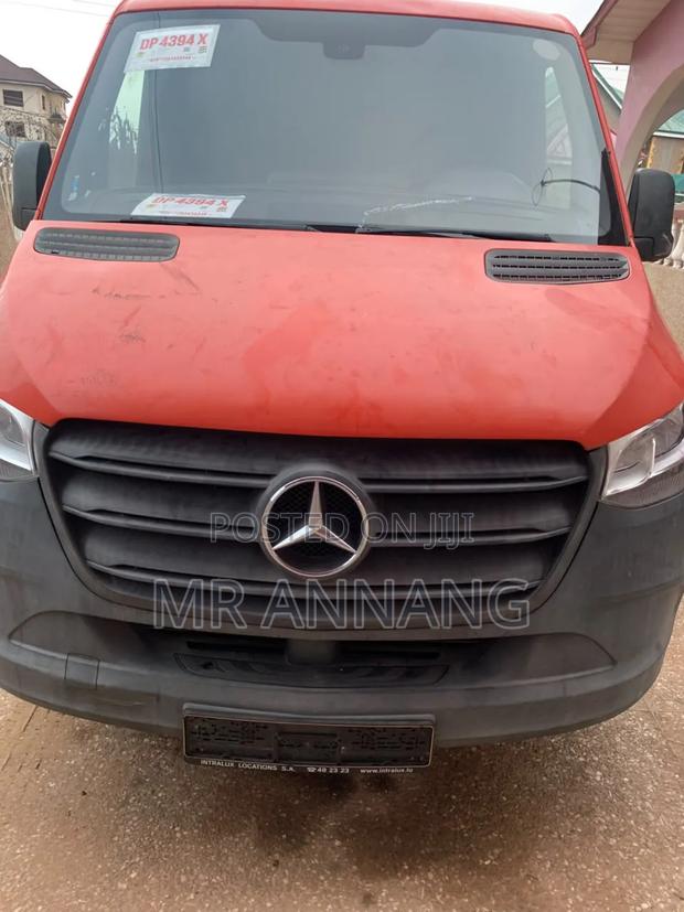 Mercedes-Benz eSprinter 2500 170" WB Cargo Van w/High Roof 2024 Red