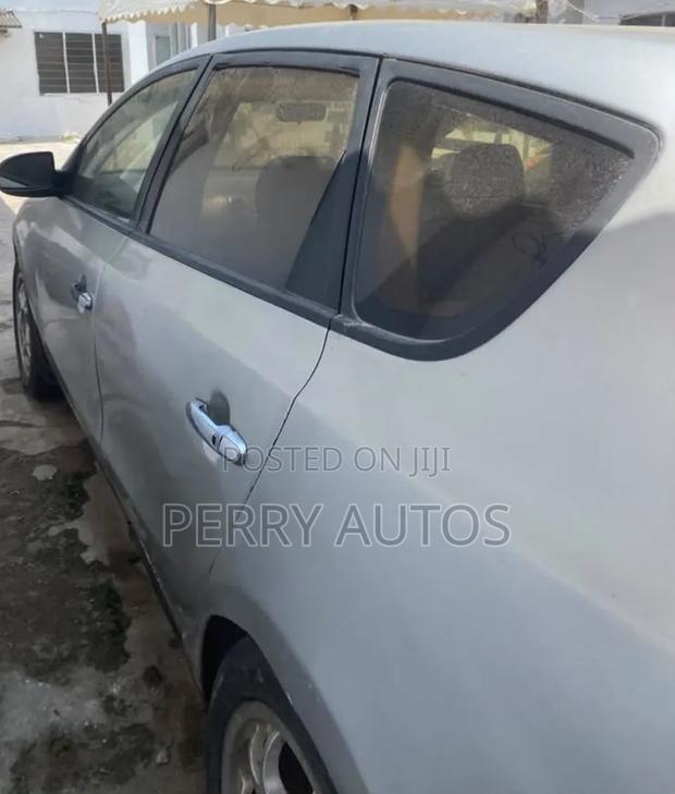 Hyundai Elantra Touring SE Automatic 2011 Silver