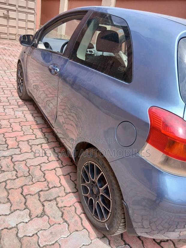 Toyota Yaris 2010 Blue