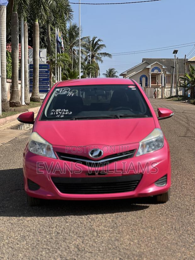 Toyota Vitz 1.3 FWD 5dr 2013 Pink