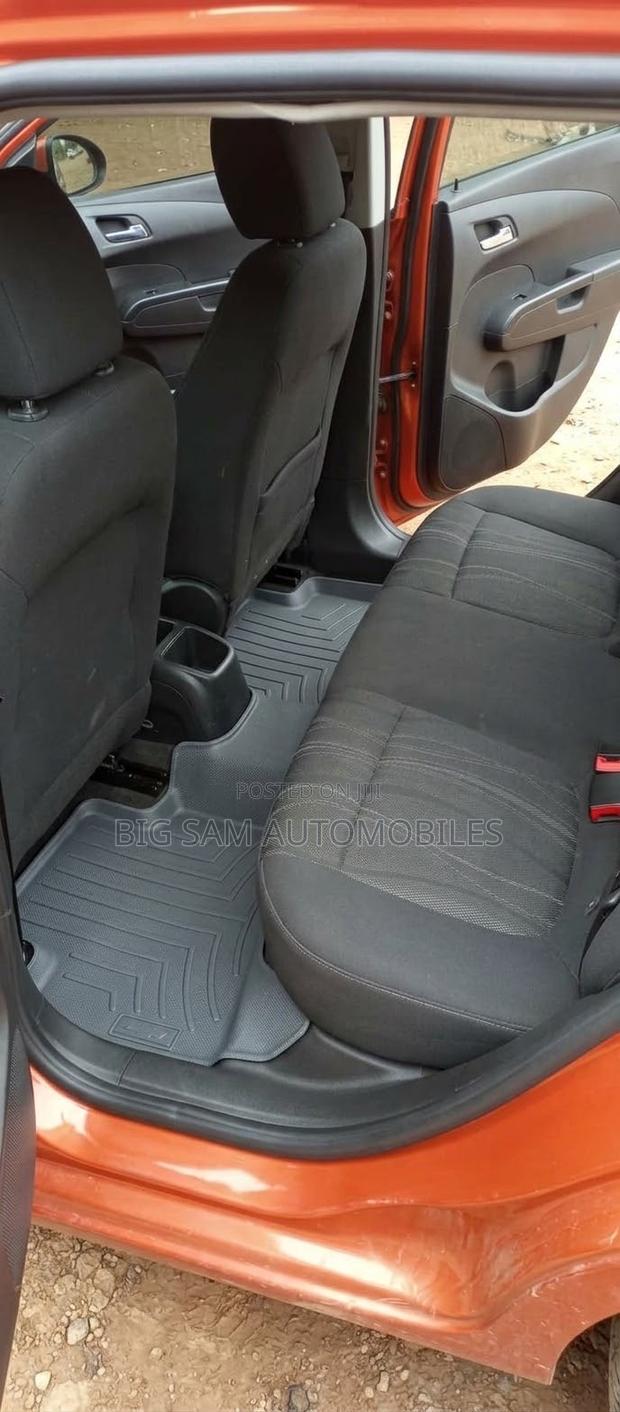 Chevrolet Sonic 2013 Orange