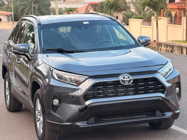 Toyota RAV4 2021 Gray
