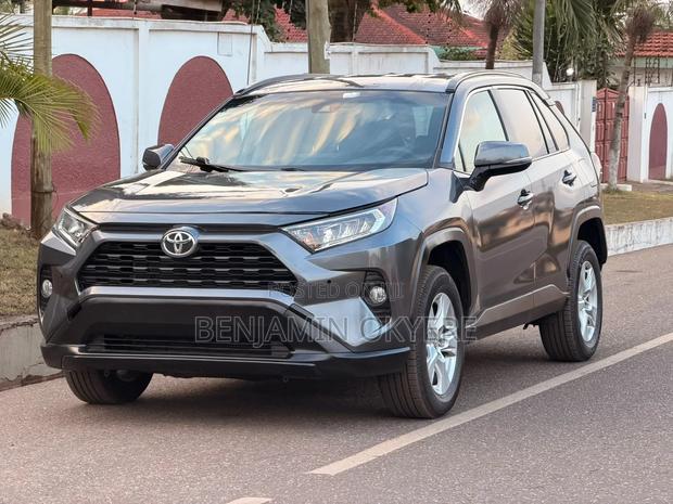 Toyota RAV4 2021 Gray