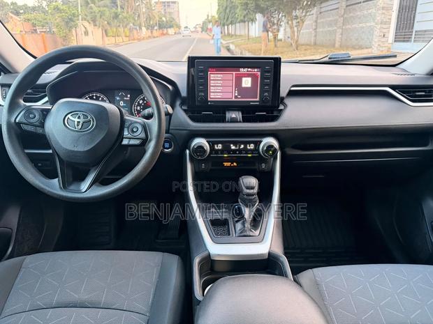 Toyota RAV4 2021 Gray