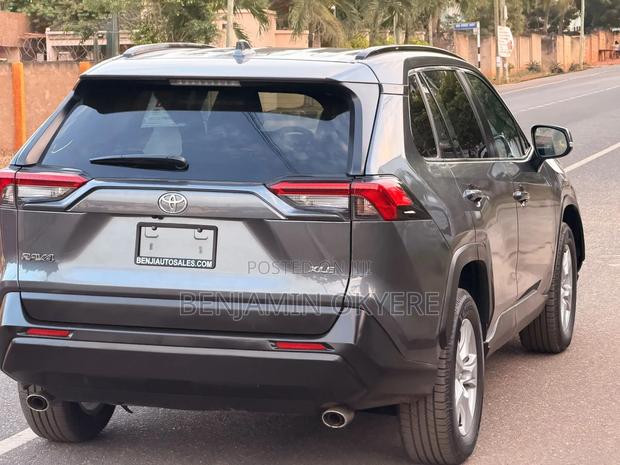 Toyota RAV4 2021 Gray