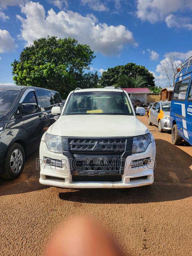 Mitsubishi Pajero 2010 White