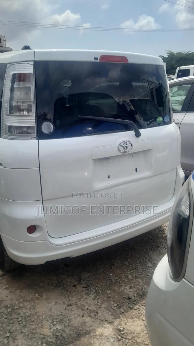 Toyota Sienta 1.5 FWD 2013 White