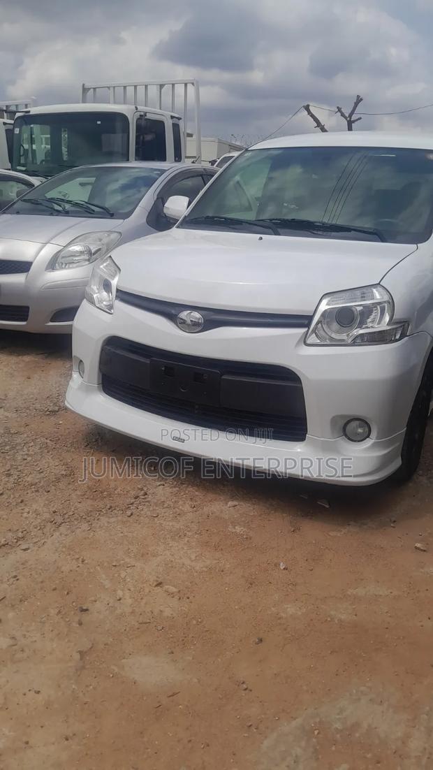 Toyota Sienta 1.5 FWD 2013 White