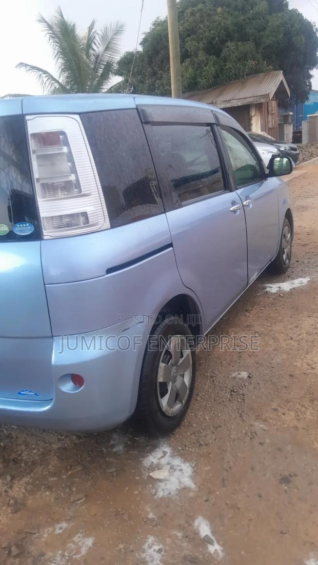 Toyota Sienta 1.5 FWD 2012 Blue