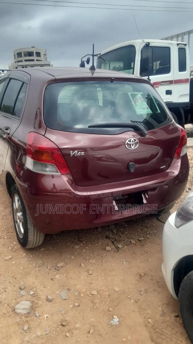 Toyota Vitz 1.3 FWD 5dr 2010 Maroon