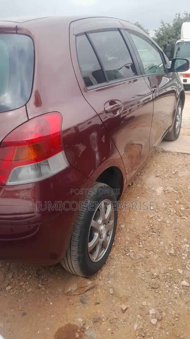 Toyota Vitz 1.3 FWD 5dr 2010 Maroon
