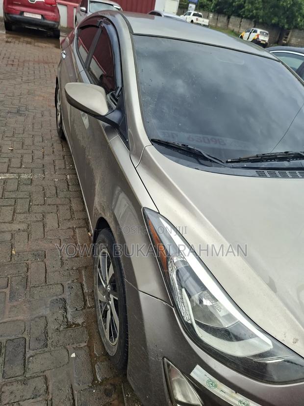 Hyundai Elantra SE Sedan FWD (1.8L 4cyl 6A) 2016 Brown