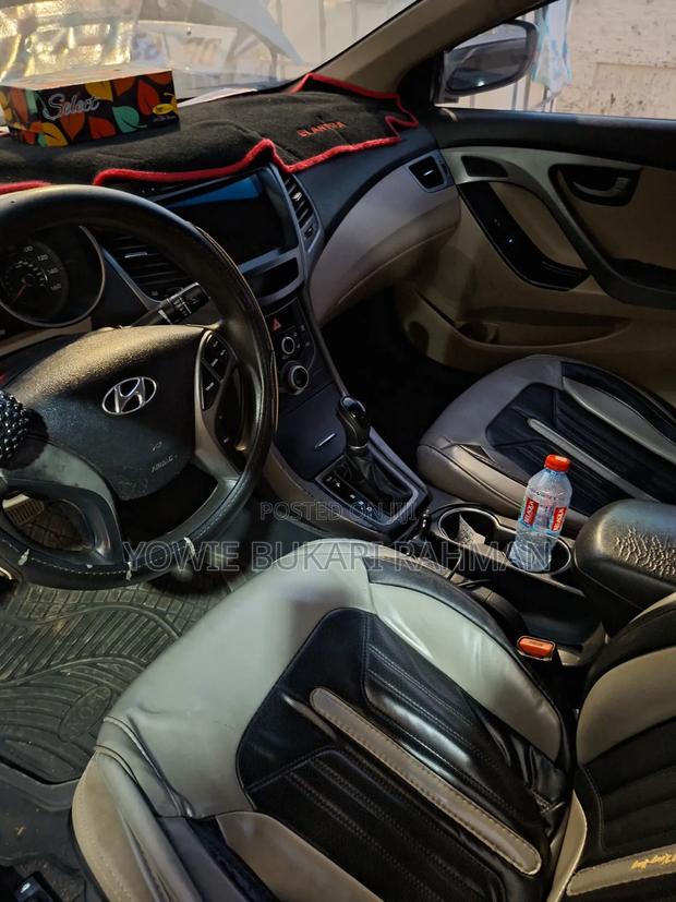 Hyundai Elantra SE Sedan FWD (1.8L 4cyl 6A) 2016 Brown