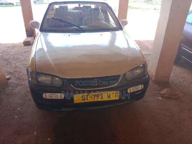 Toyota Corolla 2001 Gold