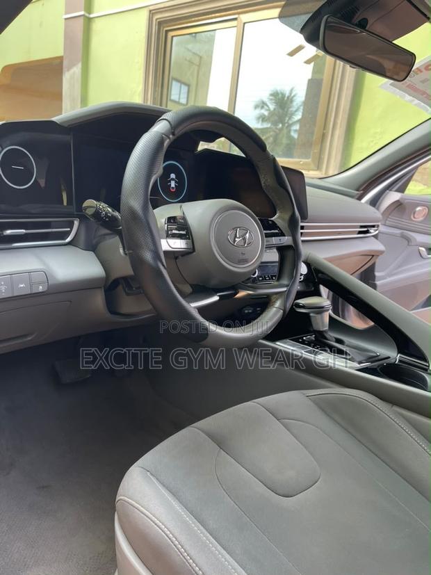 Hyundai Elantra SEL 2023 Gray