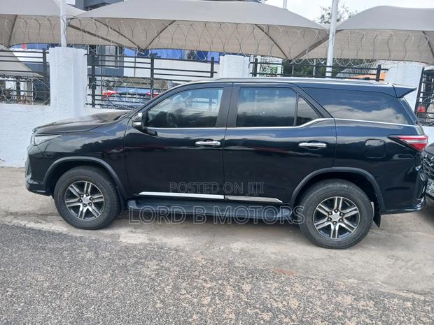 Toyota Fortuner 2016 Black