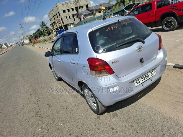 Toyota Vitz 1.0 FWD 5dr 2010 Silver