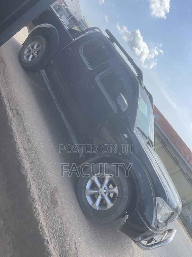 Nissan Navara 2014 Black