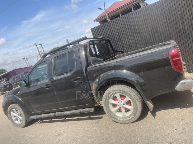 Nissan Navara 2014 Black
