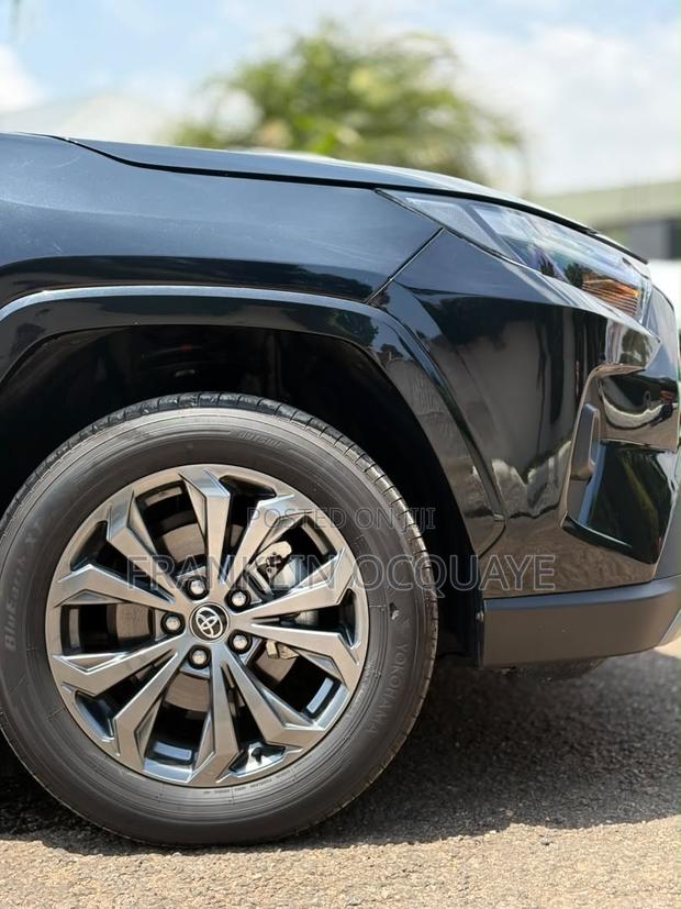 Toyota RAV4 XLE Premium 2025 Black