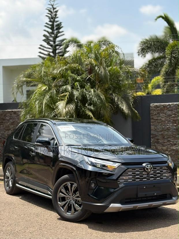 Toyota RAV4 XLE Premium 2025 Black