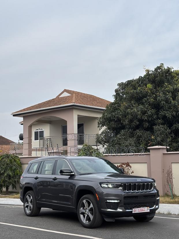 Jeep Grand Cherokee Limited 4x4 2023 Gray