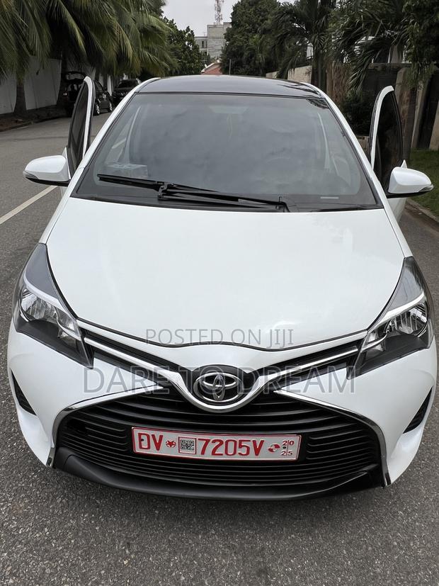 Toyota Yaris LE Hatchback 5dr 2015 White