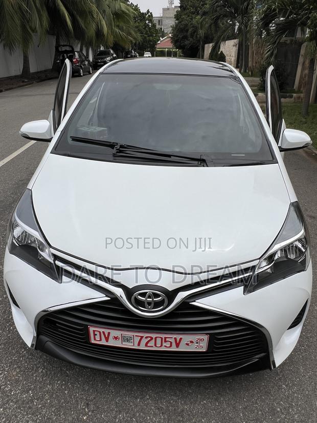 Toyota Yaris LE Hatchback 5dr 2015 White