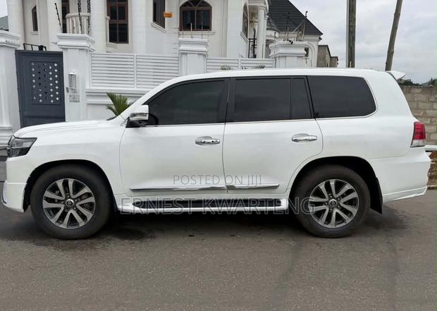 Toyota Land Cruiser 2014 White