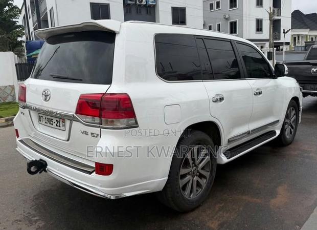 Toyota Land Cruiser 2014 White