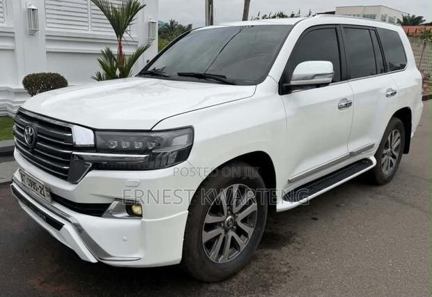 Toyota Land Cruiser 2014 White
