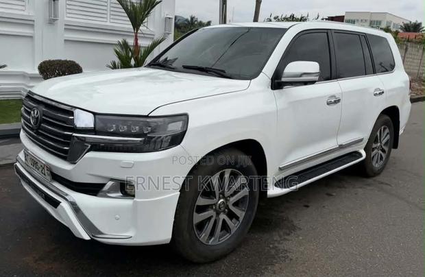 Toyota Land Cruiser 2014 White